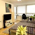 West Central Patio Flat In London