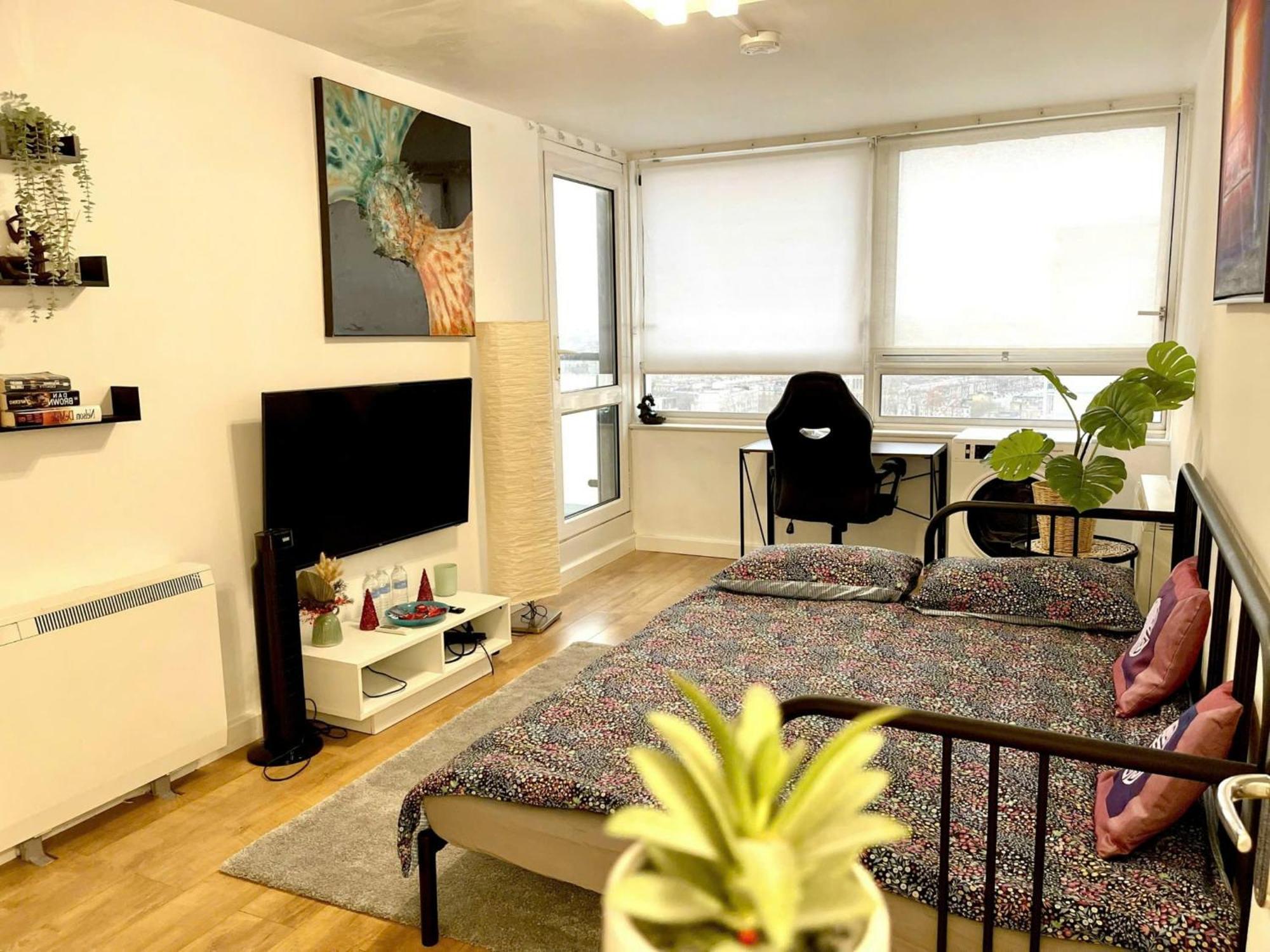 West Patio Flat In Apartment London